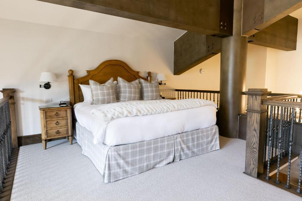 Sultan Two Bedroom Loft Suite Mountain View interior