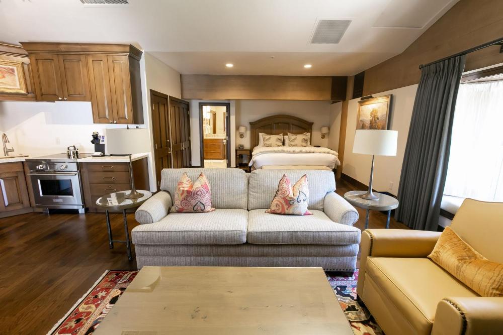 Sterling One Bedroom Suite Mountain View interior